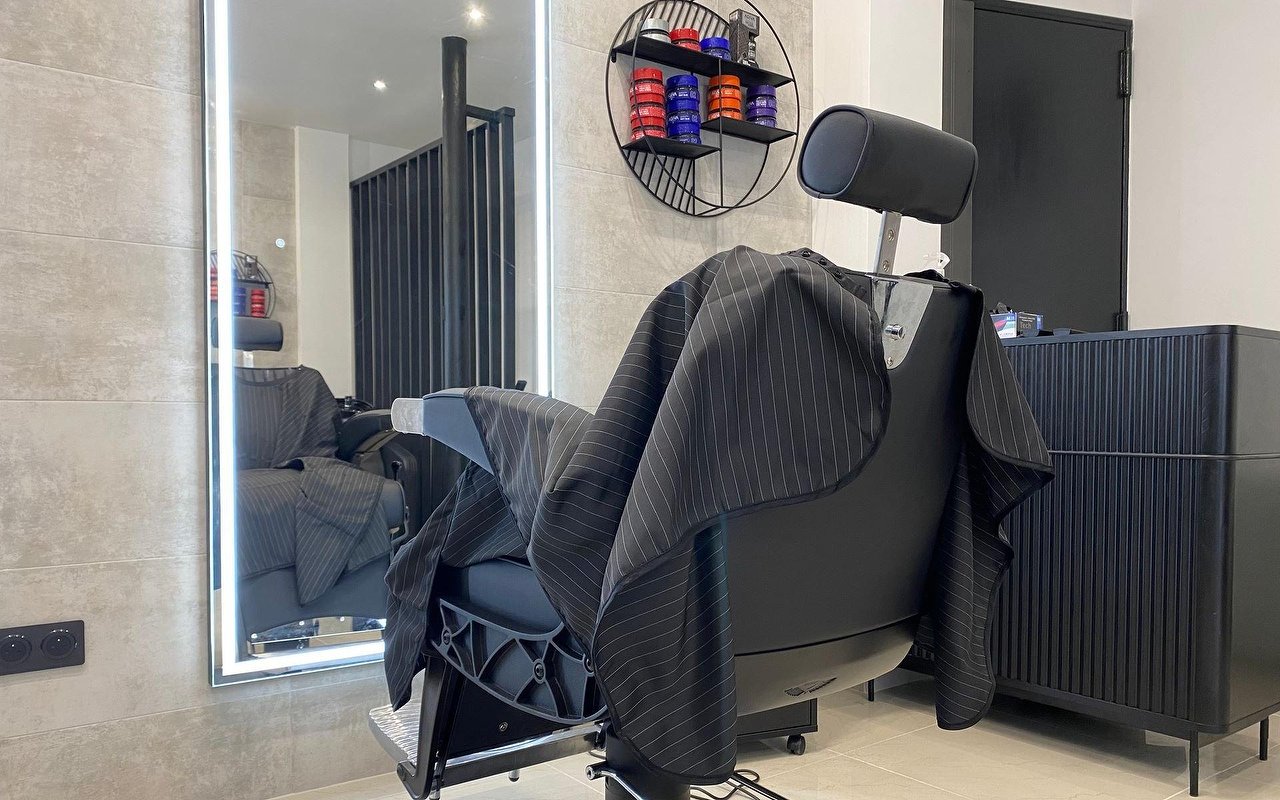 Fauteuil de barbier au salon What’s Barber