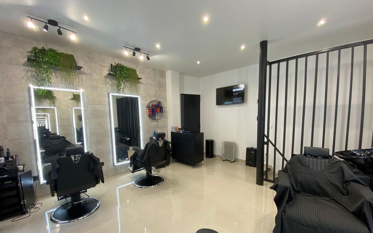 Intérieur du salon What’s Barber à Paris